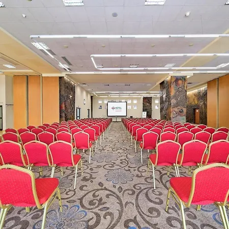 Hotel Gromada Centrum 3*