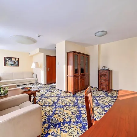 Hotel Gromada Centrum 3*