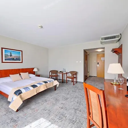 Gromada Centrum 3*