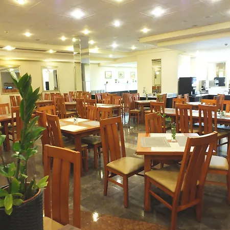 Gromada Centrum 3*